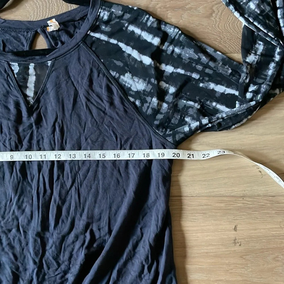 Lucy Be Still Long Sleeve Top Size Large - Picture 8 of 10